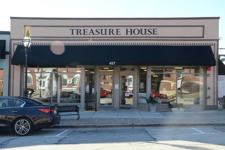Treasure House Resale Shop in Glen Ellyn