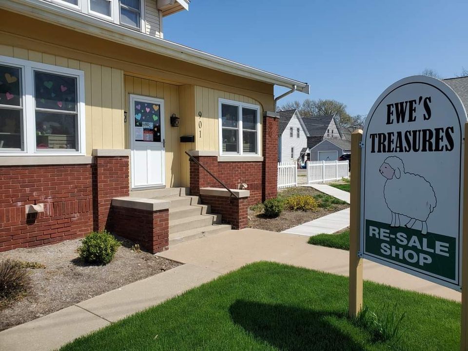 Ewe's Treasures Resale Shop in Pekin