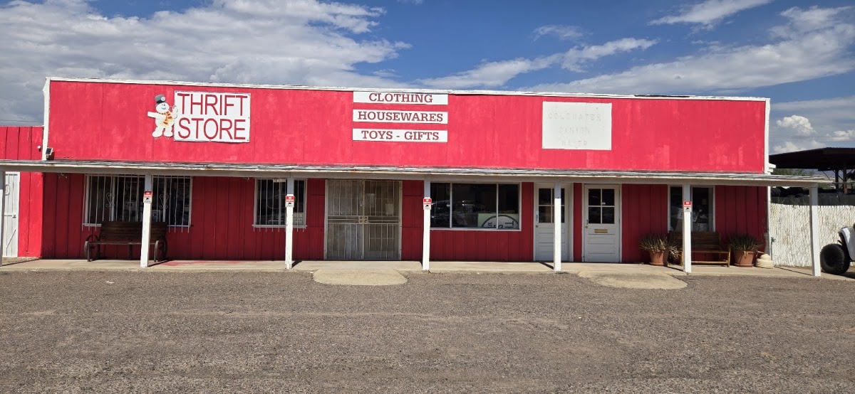 Toni's Thrift in Black Canyon City