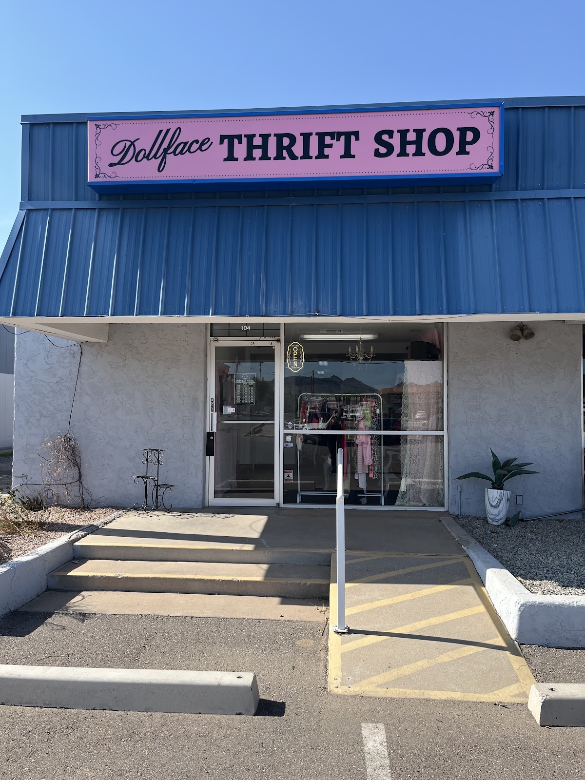 Dollface Thrift in Apache Junction
