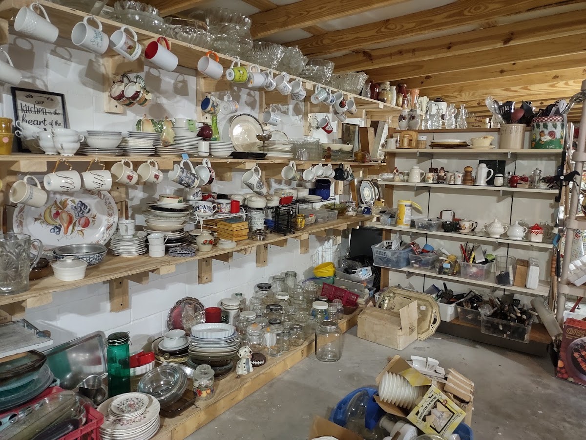 Family Thrift Shop in Hardy