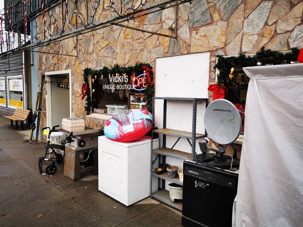 Vicki's Unique Boutique in Oroville