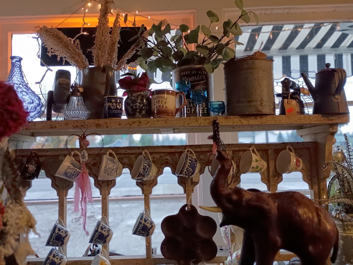 Peg's Rags Vintage and Thrift in Granite Falls