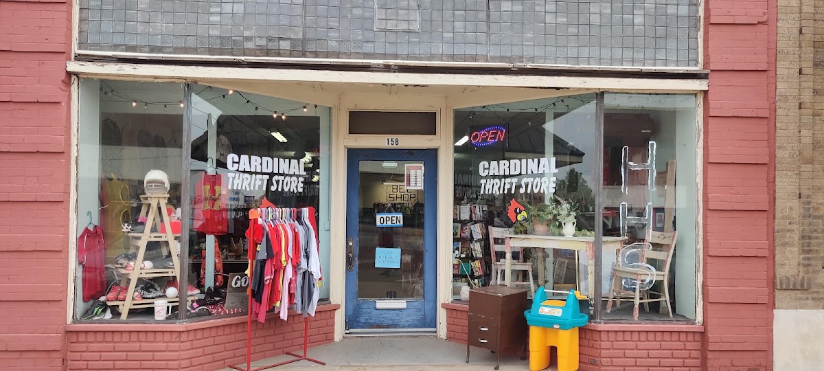 Cardinal Thrift Store in Hoisington