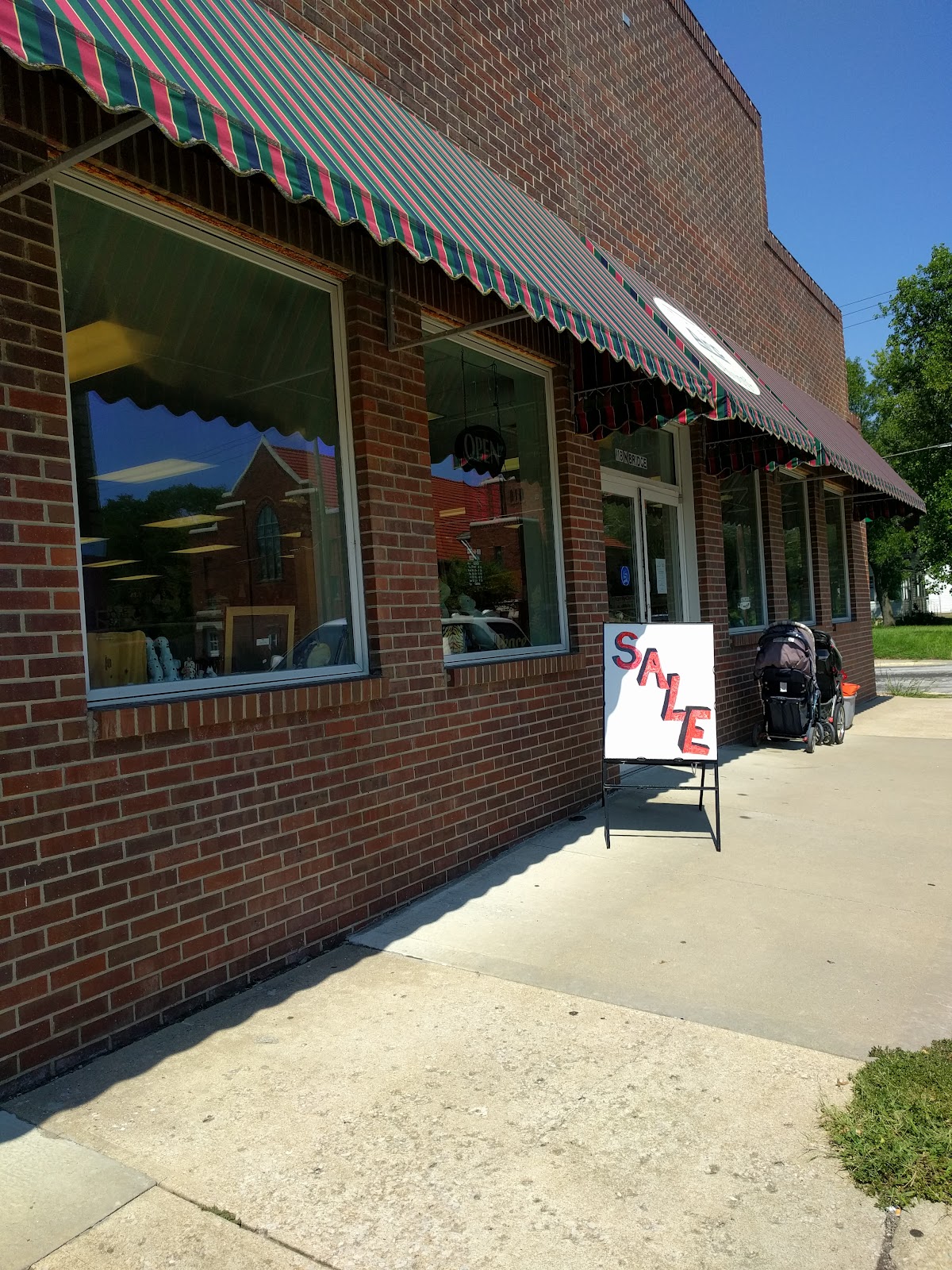 Arc Shoppe Thrift Store in Smithville
