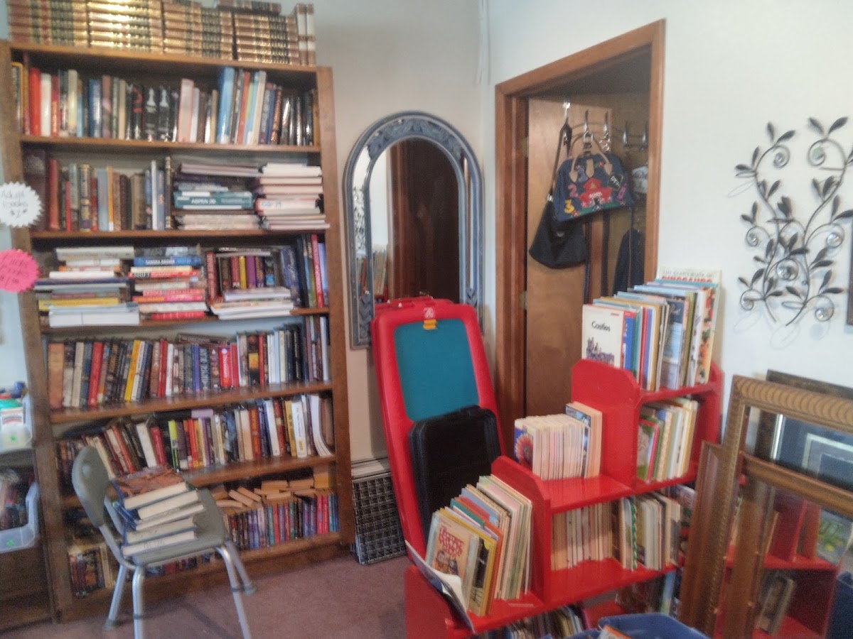 Dottie's Treasure's & 2nd Hand Stuff in Pryor