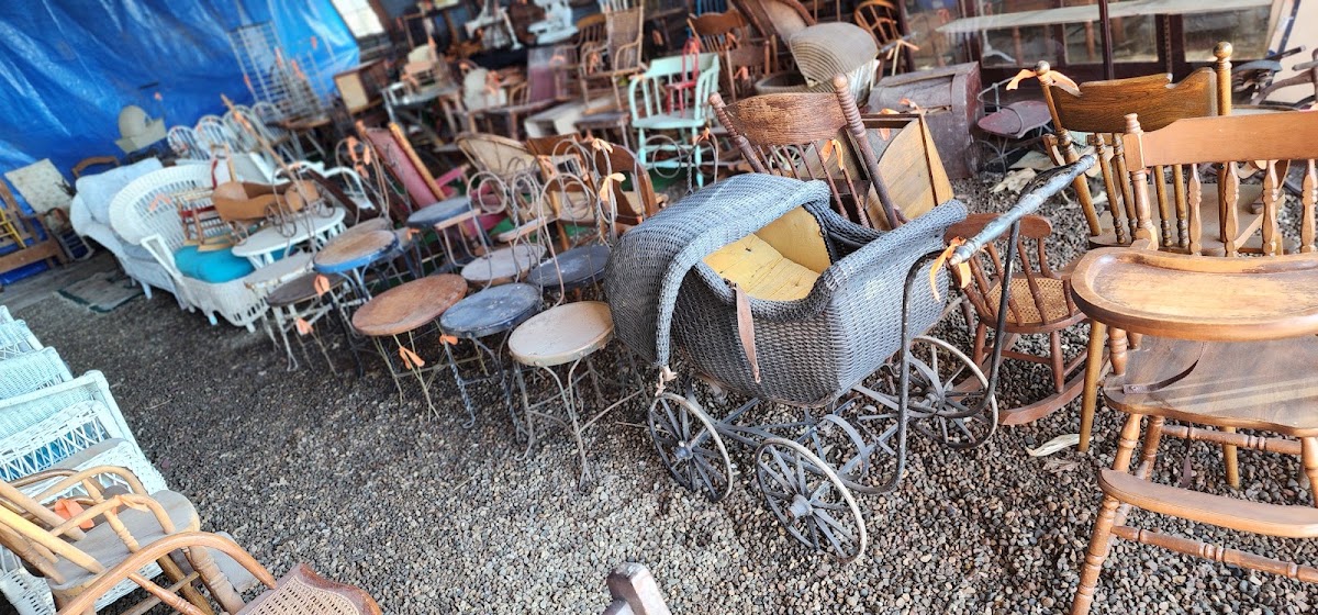 Many Treasures Estate Sales in Sully