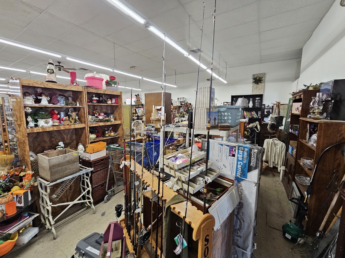 Lucky Dog Thrift Store in New Holland
