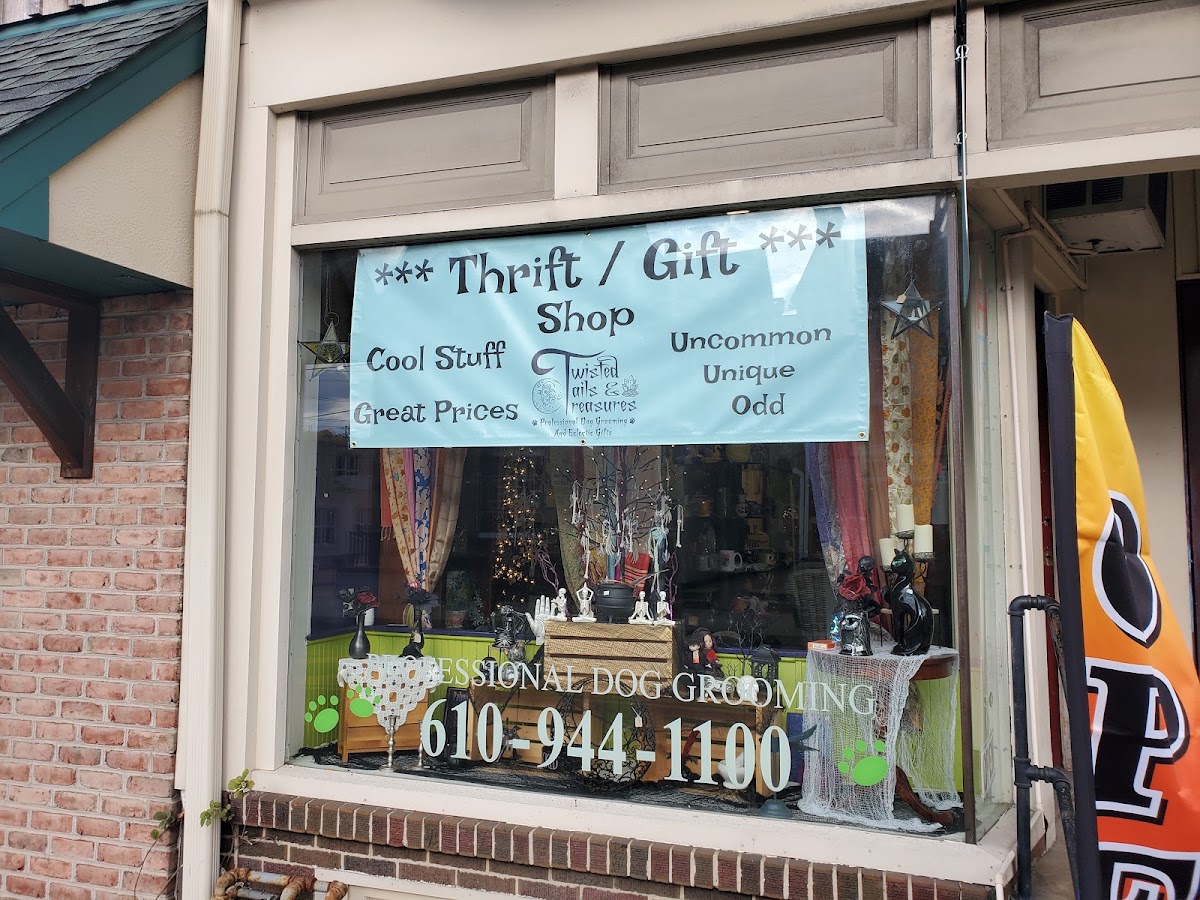 Twisted Tails & Treasures in Fleetwood