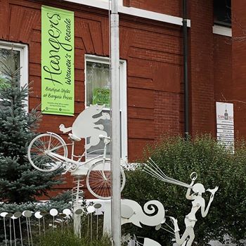 Hanger's Resale Shop in Green Lake