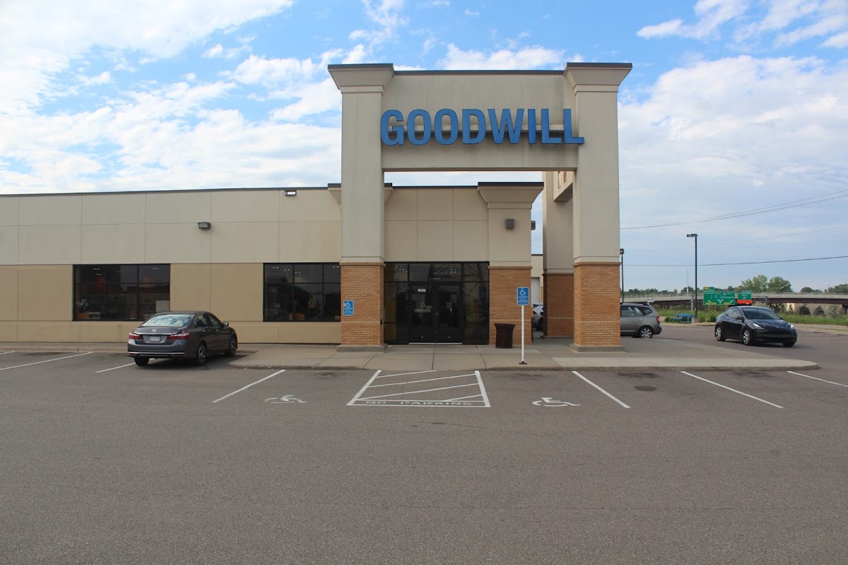 Goodwill - Roseville: Cleveland Ave. N in Roseville