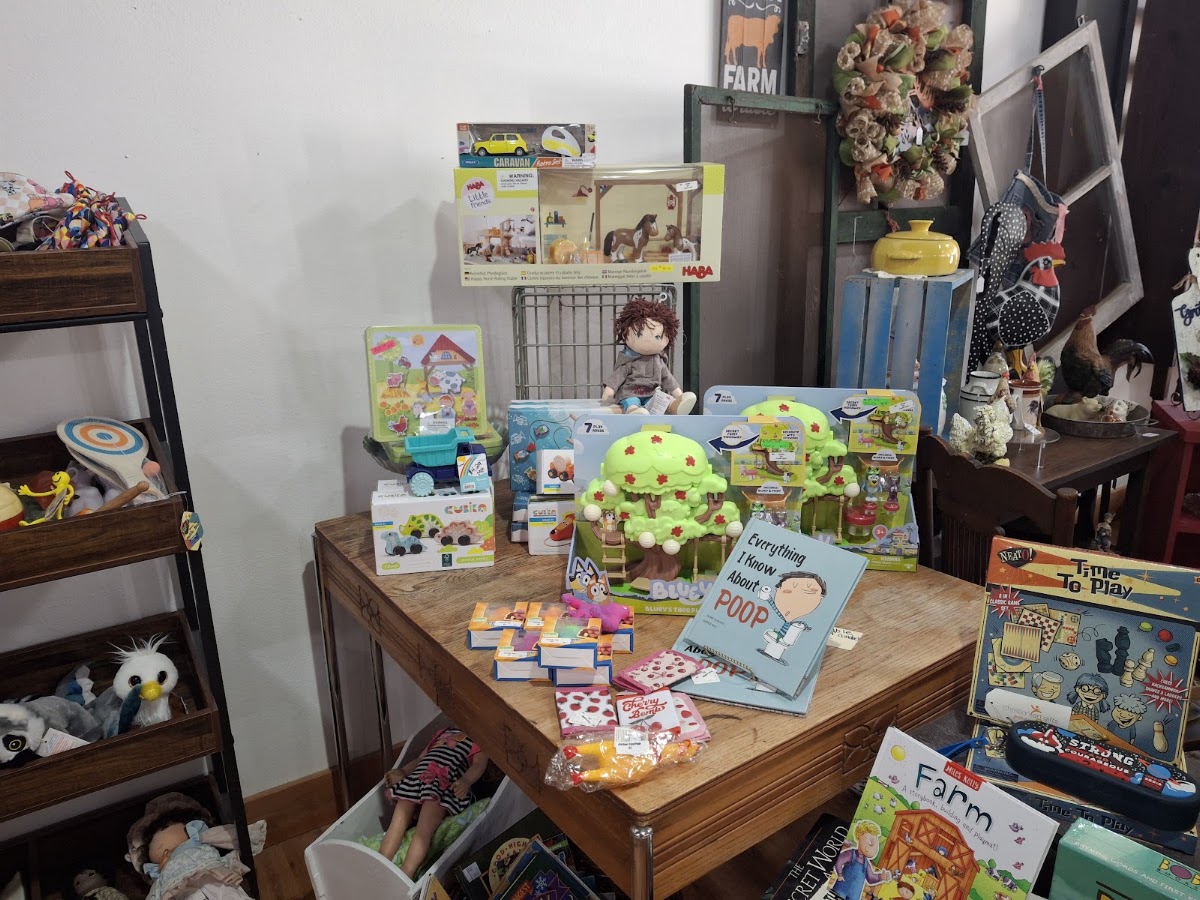 Lila Dean's Thrift & Antique in Hartville