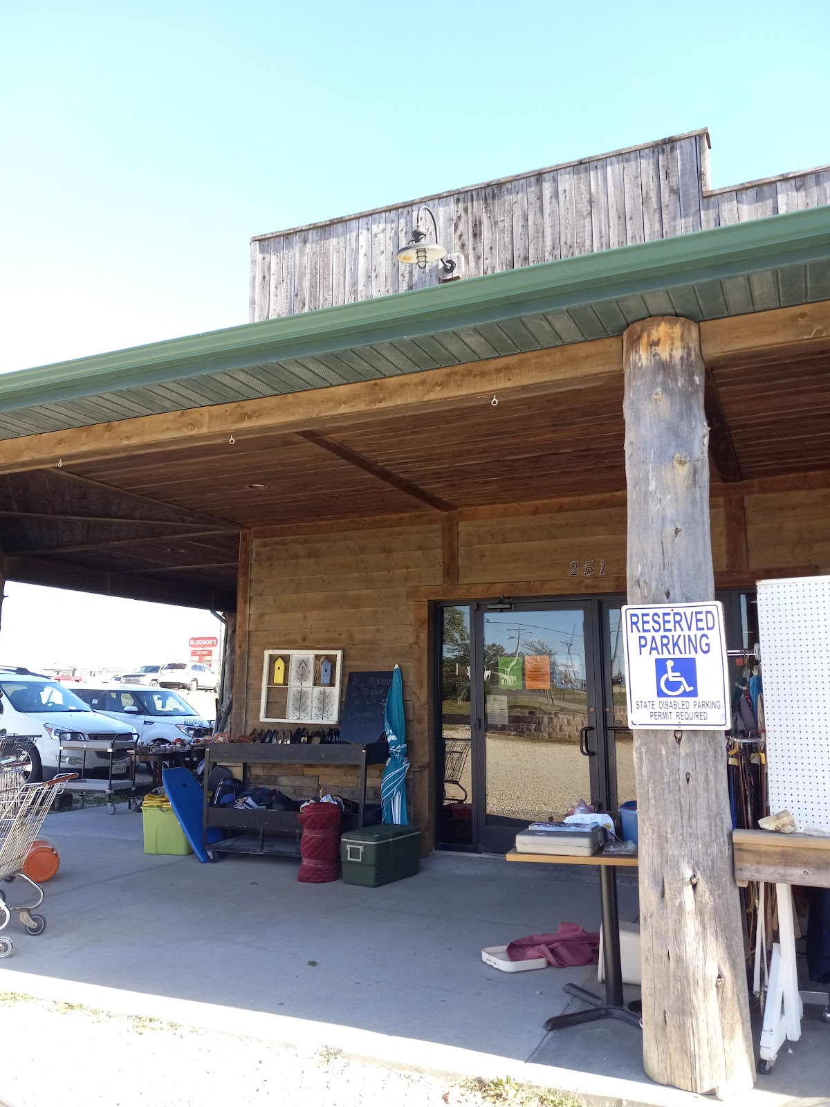 Dogwood Animal Shelter Thrift in Camdenton