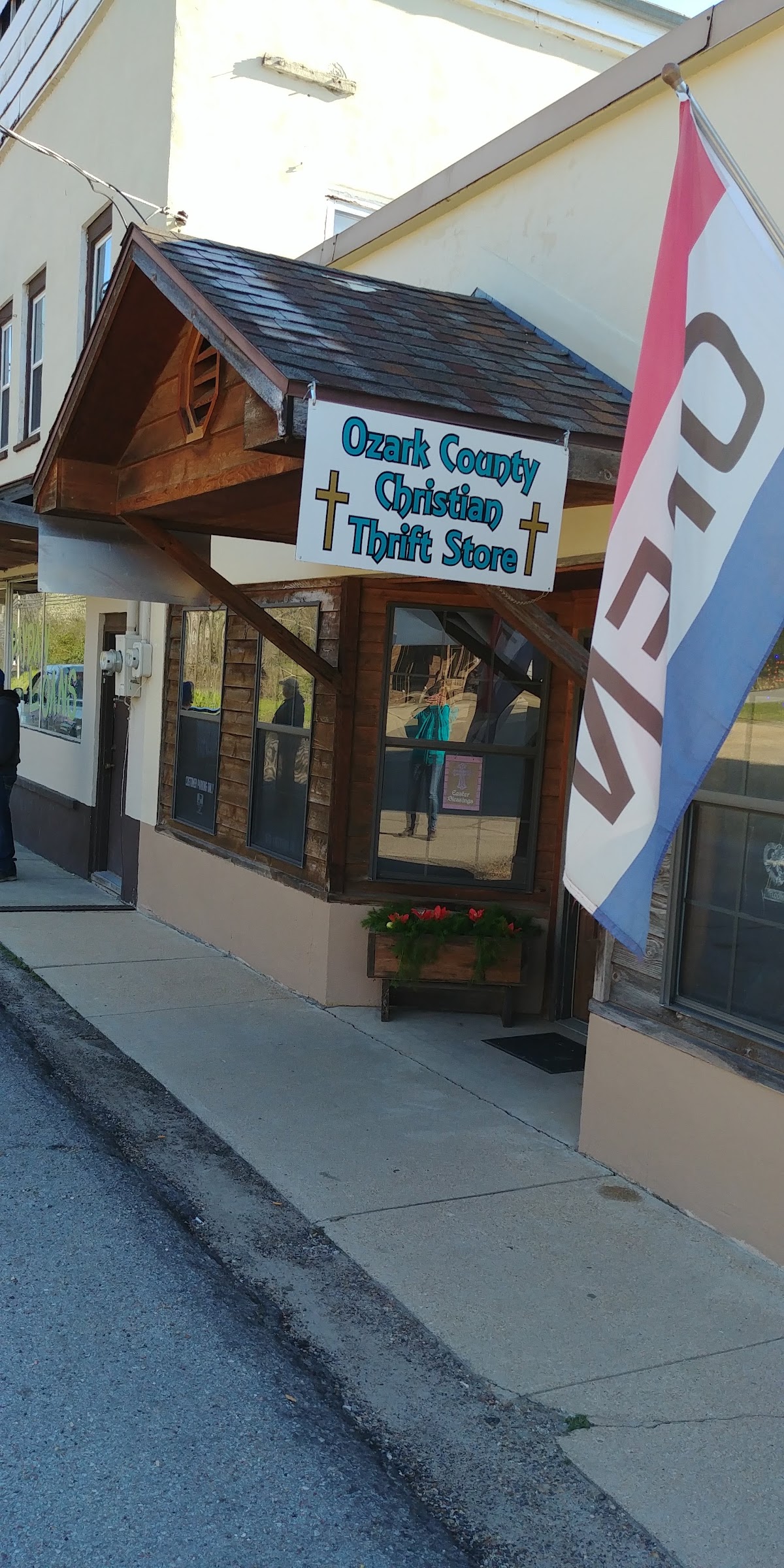 Ozark County Christian Thrift Store in Gainesville