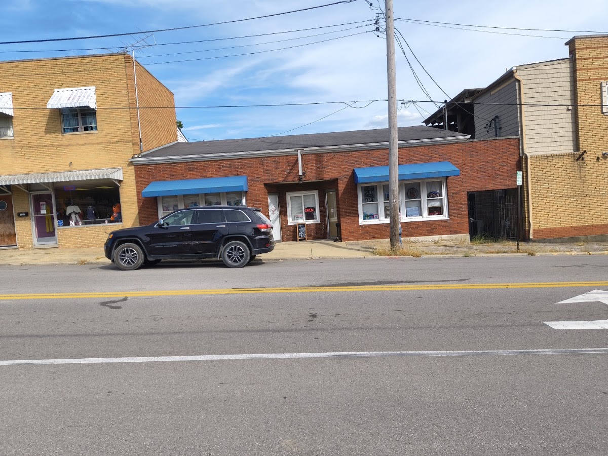 SuzyQ's Designs and Finds in Alton