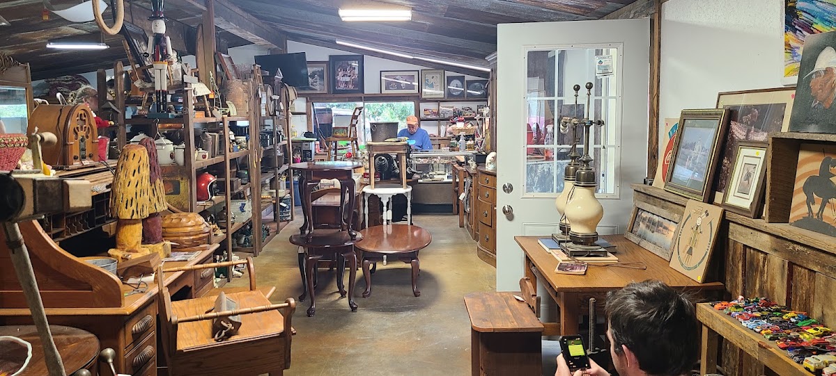 Thrift shop in Forsyth
