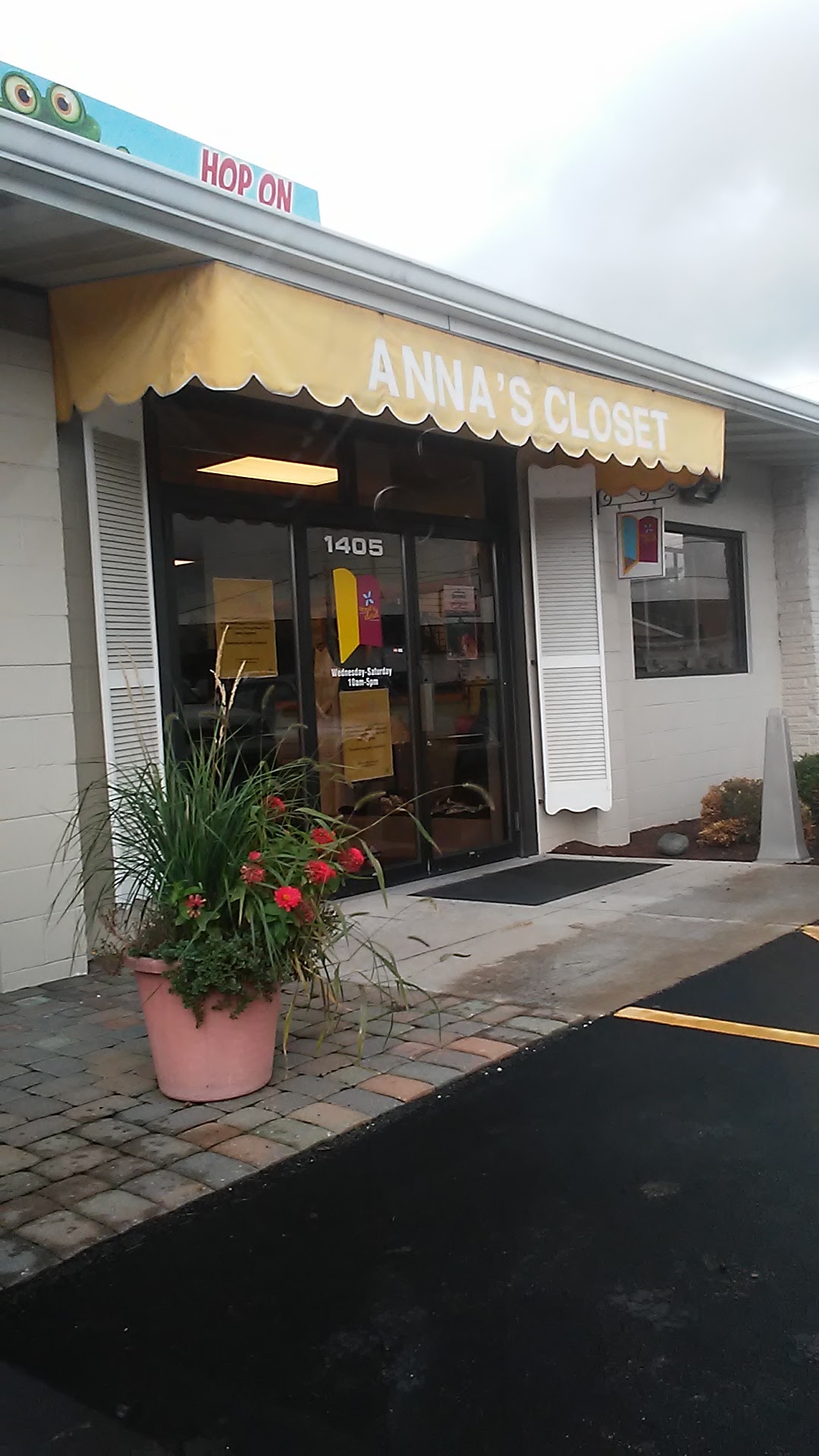 Anna's Closet in Troy