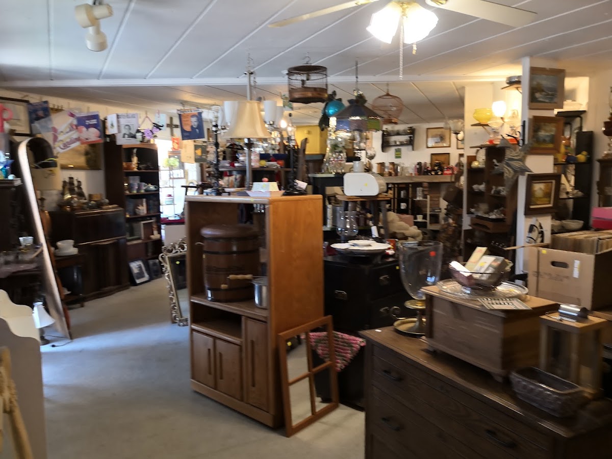 Vintage Finds - Harbor Country Mission in Shorewood-Tower Hills-Harbert