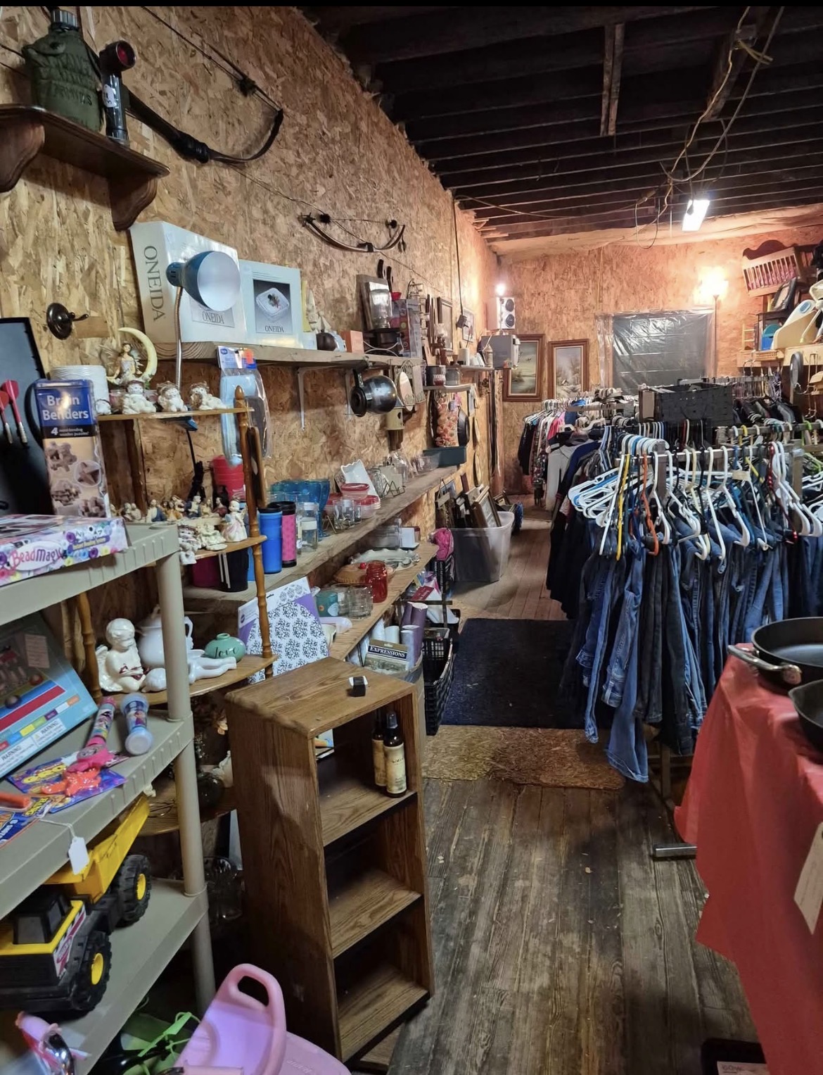 G & M Closet in Brookston