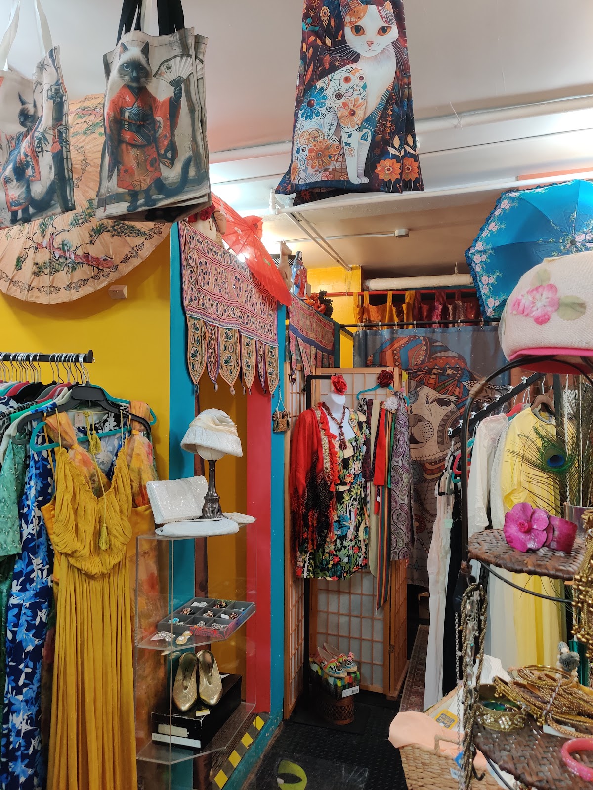 Grateful Threads Resale Emporium in Oak Park