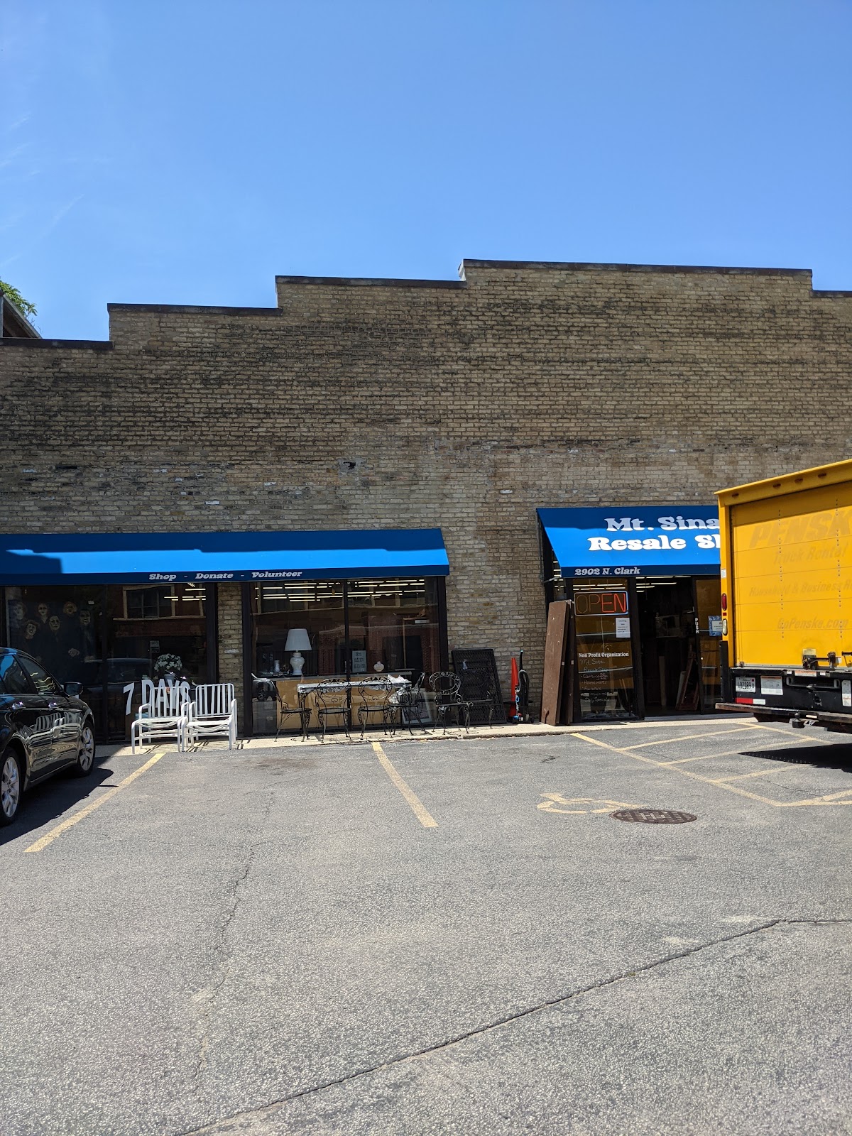 Mount Sinai Resale Shop in Chicago