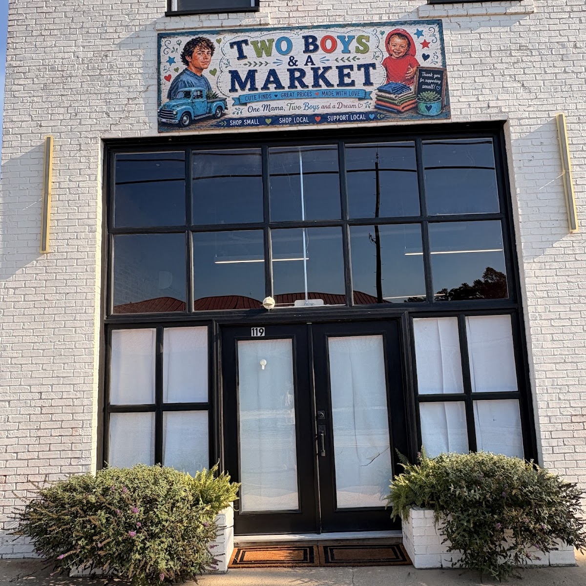 Two Boys & A Market in Tennille