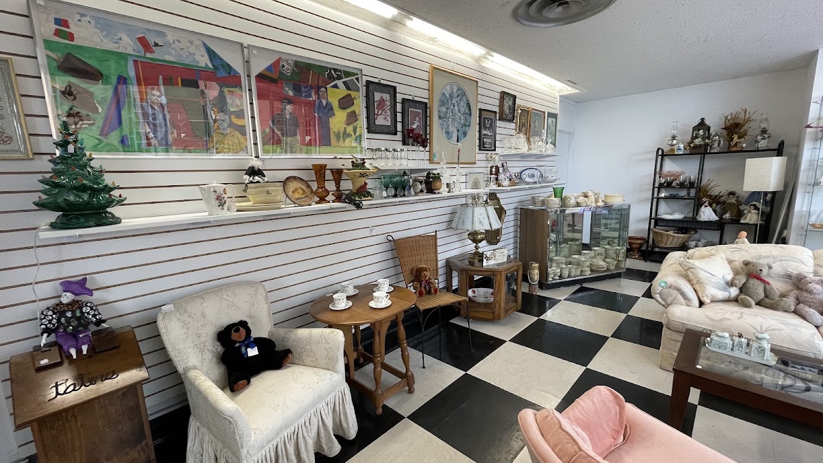 Saint Matthews Thrift Shop & Gift Shop in Winter Haven
