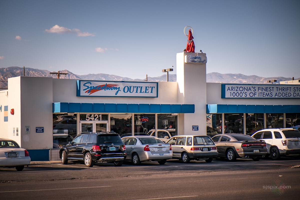 Speedway Outlet in Tucson